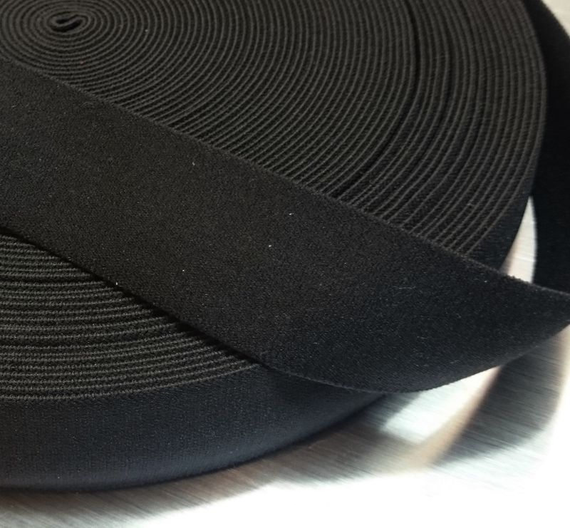 Myk sort strikk, 30 mm bred