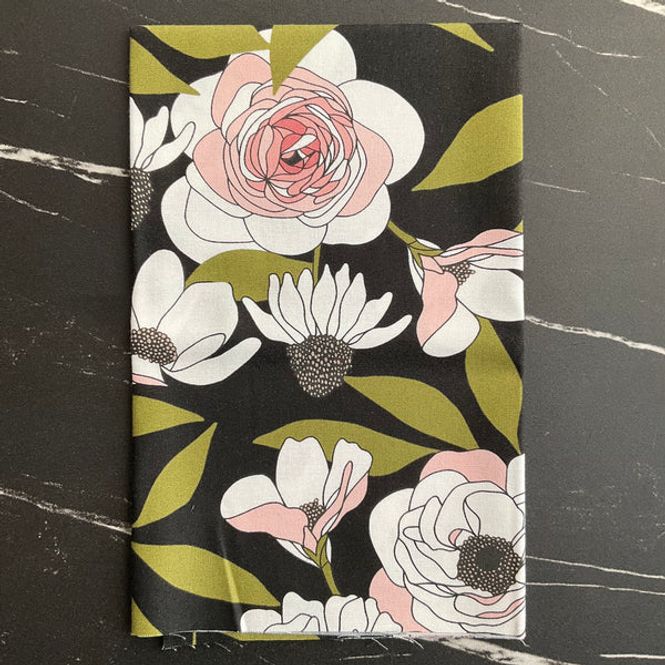 Hovedbilde Botany - hvit-rosa nyperose på sort