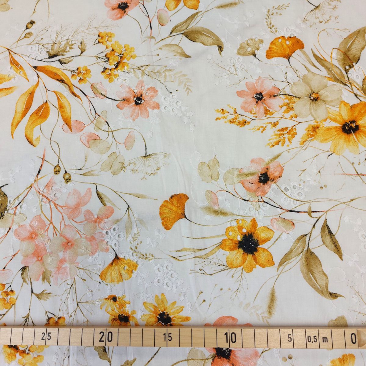 Bomullsvoile, brodert - blomster