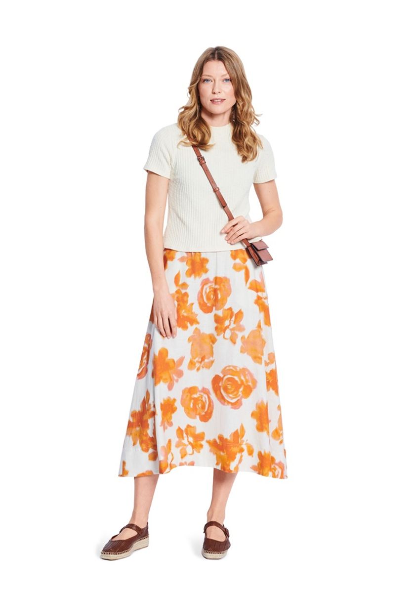 5645 - Burda - shorts og topp